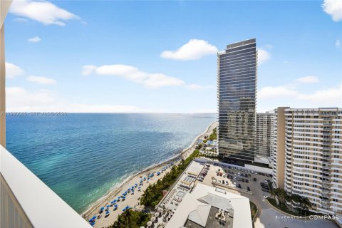 Copropriété à vendre à Hallandale Beach, Floride: 1 chambre, 80.82 m2 № 2020295 - photo 2