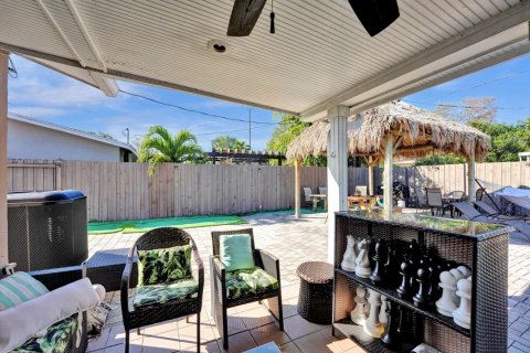 House in Deerfield Beach, Florida 3 bedrooms, 155.89 sq.m. № 1036159 - photo 1
