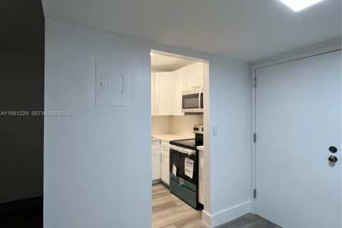 Снять в аренду кондоминиум в Майами, Флорида 1 спальня, 47.01м2, № 2079911 - фото 5