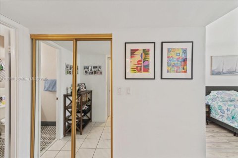 Condo in Royal Palm Beach, Florida, 2 bedrooms  № 1864807 - photo 25