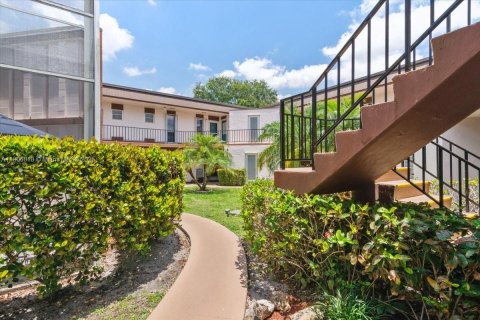 Condo in Royal Palm Beach, Florida, 2 bedrooms  № 1864807 - photo 29