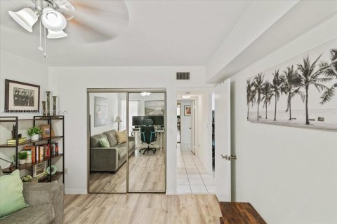 Condo in Royal Palm Beach, Florida, 2 bedrooms  № 1864807 - photo 22