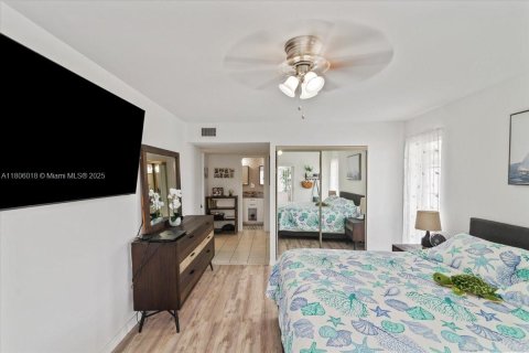 Condo in Royal Palm Beach, Florida, 2 bedrooms  № 1864807 - photo 19