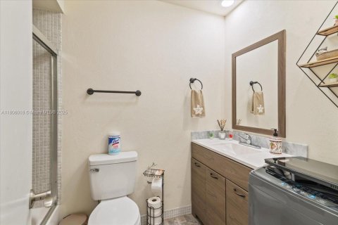 Condo in Royal Palm Beach, Florida, 2 bedrooms  № 1864807 - photo 24