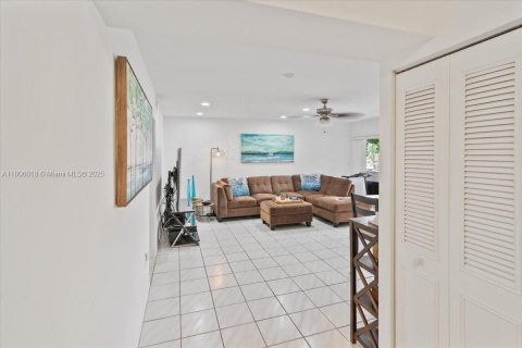 Condo in Royal Palm Beach, Florida, 2 bedrooms  № 1864807 - photo 23