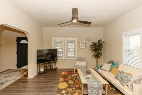 House in New Smyrna Beach, Florida 3 bedrooms, 166.11 sq.m. № 1523161 - photo 17
