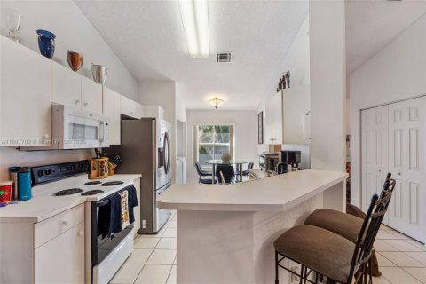 House in Weston, Florida 3 bedrooms, 122.26 sq.m. № 1938783 - photo 11
