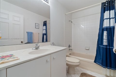 House in Weston, Florida 3 bedrooms, 122.26 sq.m. № 1938783 - photo 21