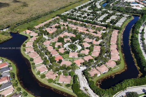 House in Weston, Florida 3 bedrooms, 122.26 sq.m. № 1938783 - photo 29
