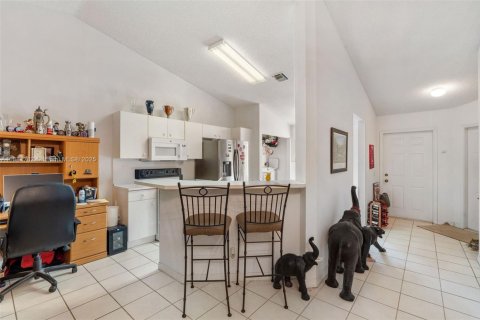 House in Weston, Florida 3 bedrooms, 122.26 sq.m. № 1938783 - photo 10