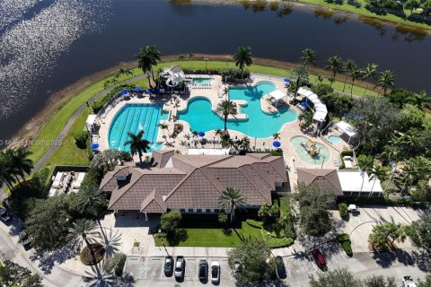 House in Weston, Florida 3 bedrooms, 122.26 sq.m. № 1938783 - photo 30