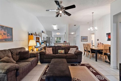 House in Weston, Florida 3 bedrooms, 122.26 sq.m. № 1938783 - photo 5