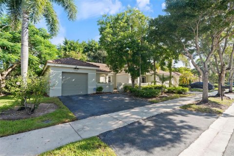 House in Weston, Florida 3 bedrooms, 122.26 sq.m. № 1938783 - photo 3