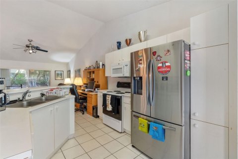 House in Weston, Florida 3 bedrooms, 122.26 sq.m. № 1938783 - photo 12
