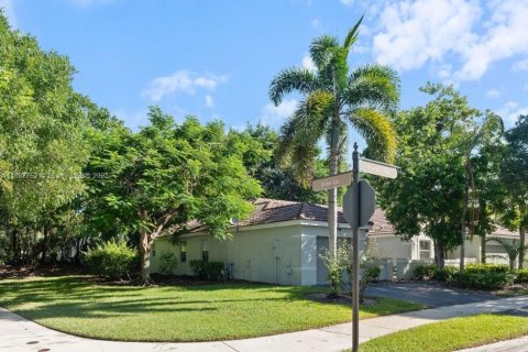 House in Weston, Florida 3 bedrooms, 122.26 sq.m. № 1938783 - photo 2