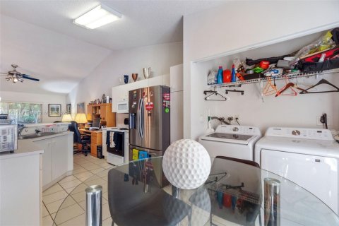 House in Weston, Florida 3 bedrooms, 122.26 sq.m. № 1938783 - photo 13