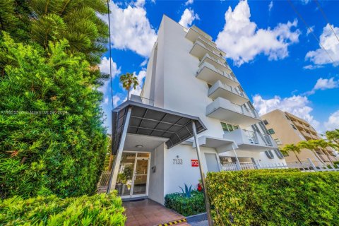 Condo in Miami Beach, Florida, 1 bedroom  № 1862824 - photo 18