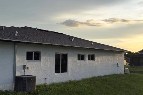 House in Lehigh Acres, Florida 4 bedrooms № 2380288 - photo 17