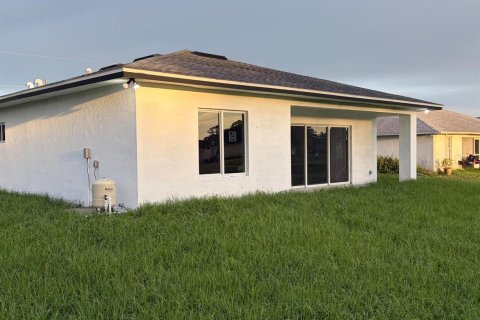 House in Lehigh Acres, Florida 4 bedrooms № 2380288 - photo 19