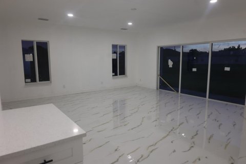 House in Lehigh Acres, Florida 4 bedrooms № 2380288 - photo 8