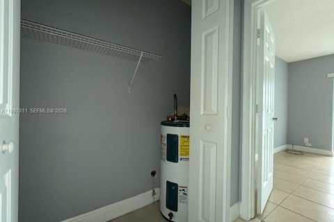 Condominio en venta en Plantation, Florida, 1 dormitorio, 54.63 m2 № 2063129 - foto 10