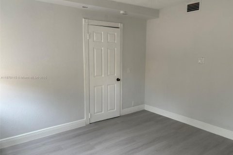 House in Deerfield Beach, Florida 2 bedrooms, 87.7 sq.m. № 1921789 - photo 10