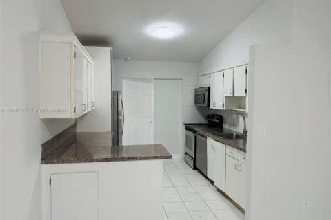 House in Deerfield Beach, Florida 2 bedrooms, 87.7 sq.m. № 1921789 - photo 4