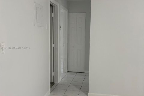 House in Deerfield Beach, Florida 2 bedrooms, 87.7 sq.m. № 1921789 - photo 11