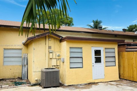 House in Deerfield Beach, Florida 2 bedrooms, 87.7 sq.m. № 1921789 - photo 23