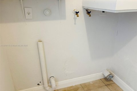 House in Deerfield Beach, Florida 2 bedrooms, 87.7 sq.m. № 1921789 - photo 17