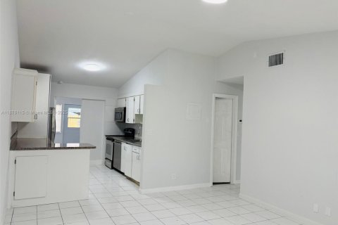 House in Deerfield Beach, Florida 2 bedrooms, 87.7 sq.m. № 1921789 - photo 3