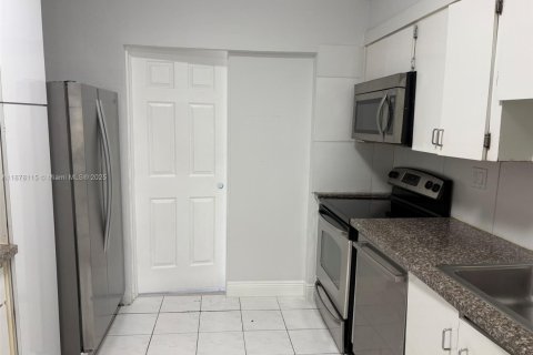 House in Deerfield Beach, Florida 2 bedrooms, 87.7 sq.m. № 1921789 - photo 7