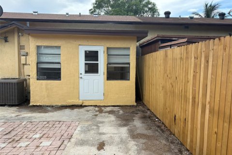 House in Deerfield Beach, Florida 2 bedrooms, 87.7 sq.m. № 1921789 - photo 21