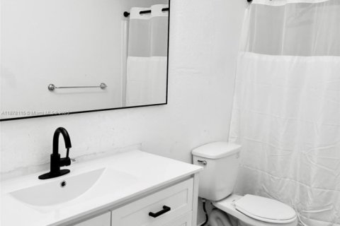 House in Deerfield Beach, Florida 2 bedrooms, 87.7 sq.m. № 1921789 - photo 12