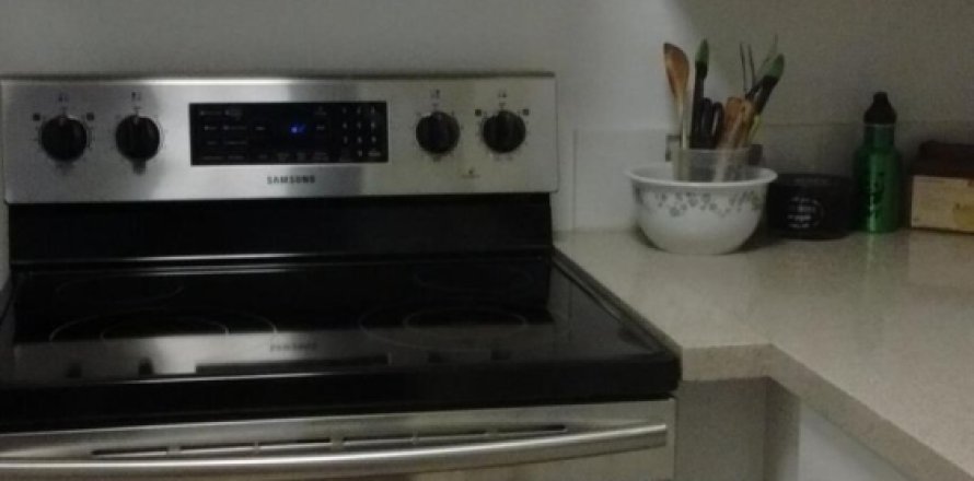 Condo in Palm Springs, Florida, 1 bedroom  № 1037972