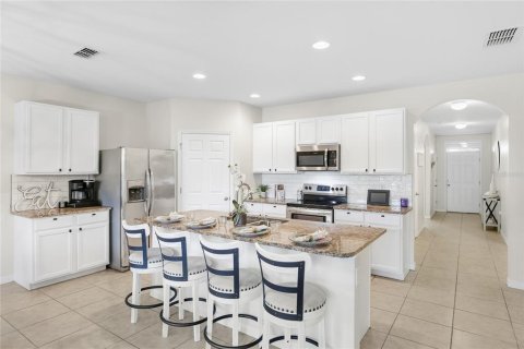 House in Venice, Florida 4 bedrooms, 169.18 sq.m. № 2152255 - photo 8