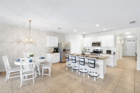 House in Venice, Florida 4 bedrooms, 169.18 sq.m. № 2152255 - photo 11