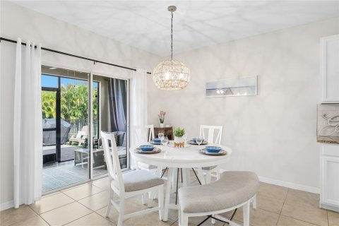 House in Venice, Florida 4 bedrooms, 169.18 sq.m. № 2152255 - photo 10