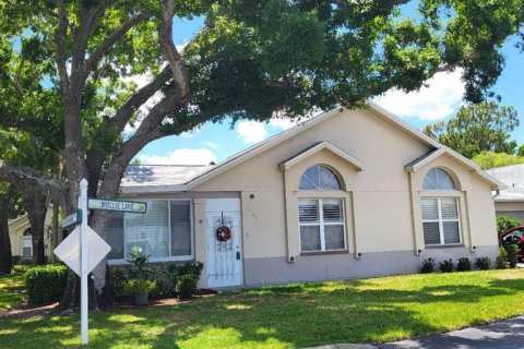 Condo in Sun City Center, Florida, 3 bedrooms № 2224662 - photo 2