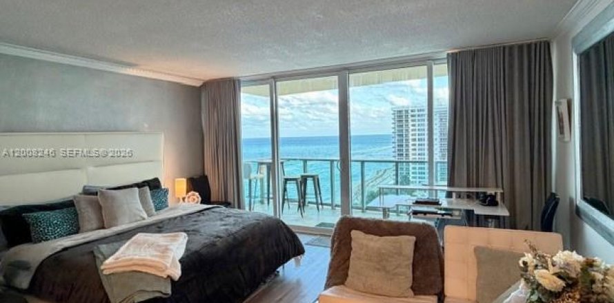 Studio à Condo à Hollywood, Floride  № 2073910