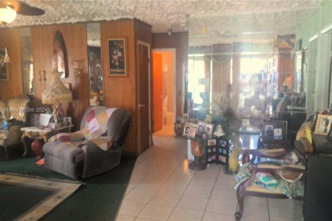Villa ou maison à vendre à Miami, Floride: 4 chambres, 209.03 m2 № 1465978 - photo 15
