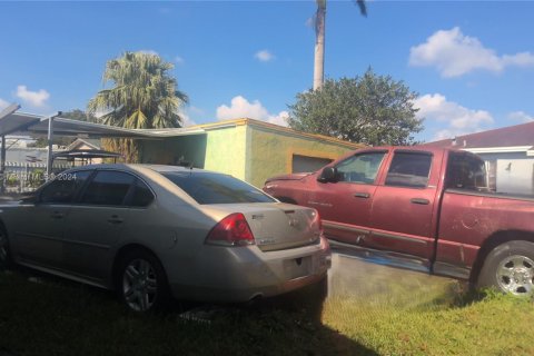 Villa ou maison à vendre à Miami, Floride: 4 chambres, 209.03 m2 № 1465978 - photo 5