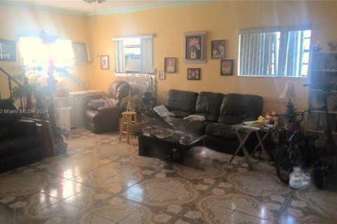 Villa ou maison à vendre à Miami, Floride: 4 chambres, 209.03 m2 № 1465978 - photo 22