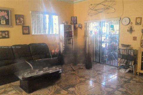 Villa ou maison à vendre à Miami, Floride: 4 chambres, 209.03 m2 № 1465978 - photo 23