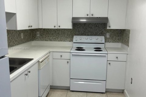 Condo in Miami, Florida, 2 bedrooms  № 1269671 - photo 5