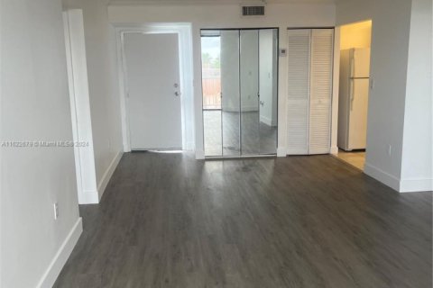 Condo in Miami, Florida, 2 bedrooms  № 1269671 - photo 4
