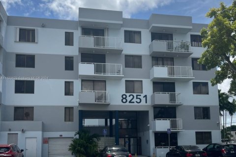 Condo in Miami, Florida, 2 bedrooms  № 1269671 - photo 2