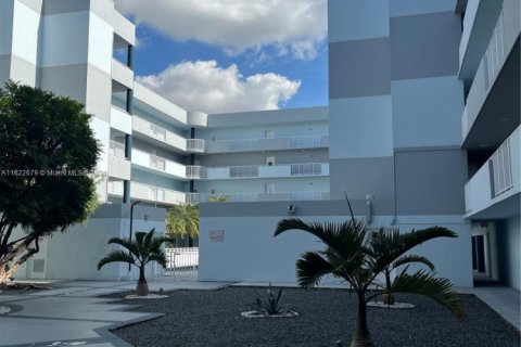 Condo in Miami, Florida, 2 bedrooms  № 1269671 - photo 25
