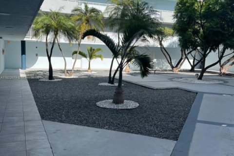 Condo in Miami, Florida, 2 bedrooms  № 1269671 - photo 21