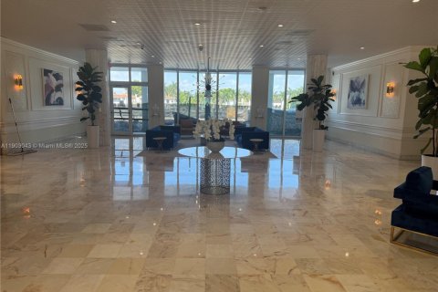 Снять в аренду кондоминиум в Майами-Бич, Флорида 1 спальня, 108.97м2, № 1955518 - фото 1